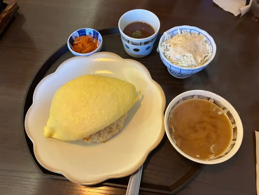 규엔당 브리치즈오므라이스 한 접시