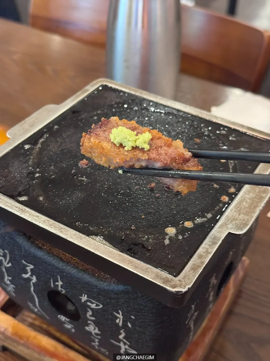화로에 녹인 이즈니 버터와 규카츠