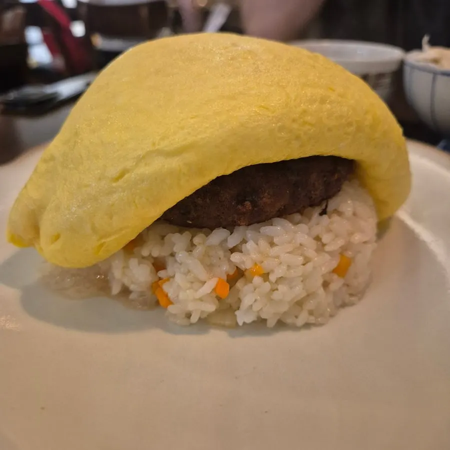 Hambak omurice topped with fluffy egg
