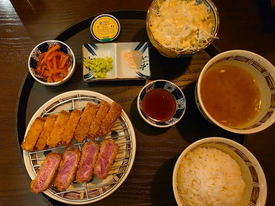 Tenderloin gyukatsu set from Gyuen-dang served at the table