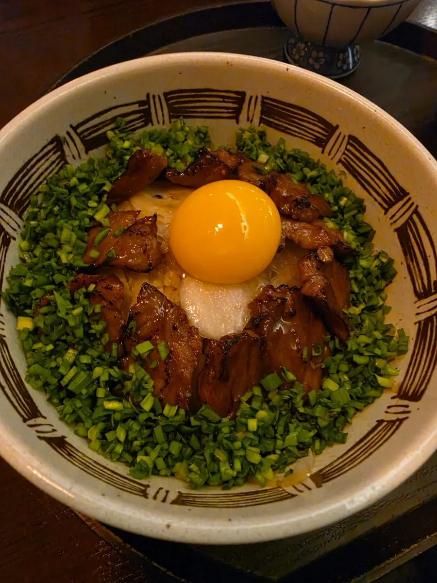 Egg yolk placed on top of the steki rice bowl