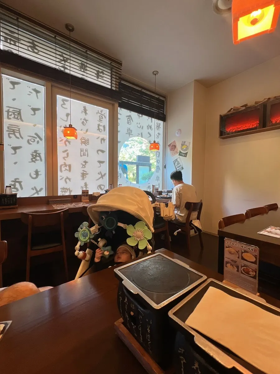 Interior of Gyuen-dang seen through the window