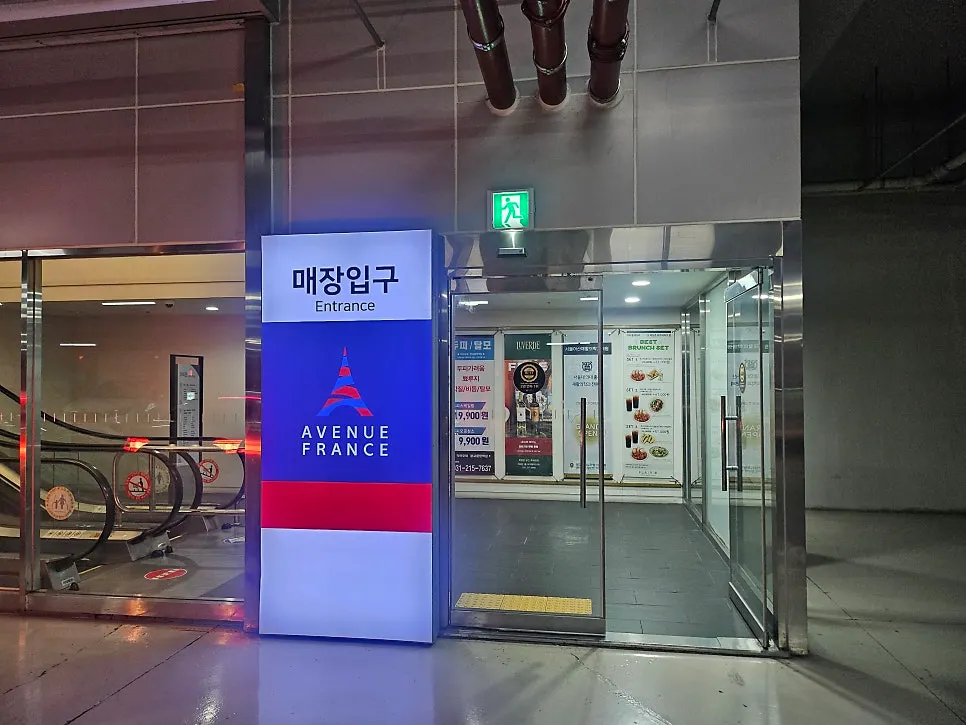 Passage leading to Gyuen-dang