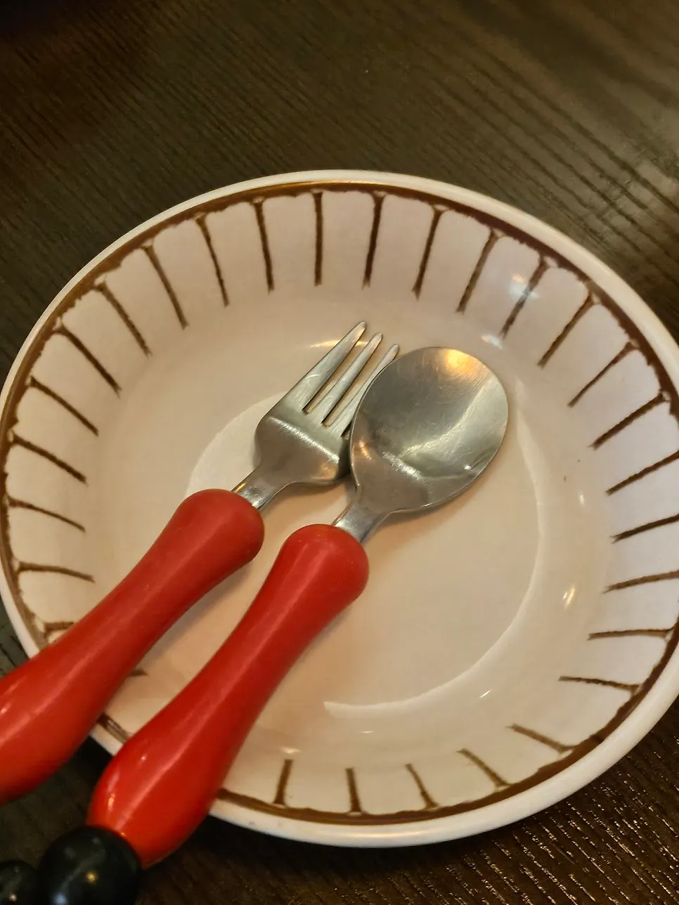 Kids' tableware at Gyuen-dang