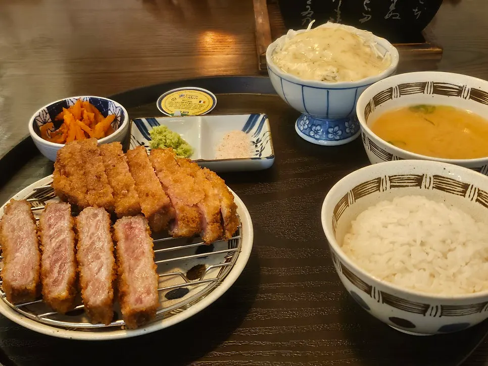 Full spread of sirloin gyukatsu at Gyuen-dang