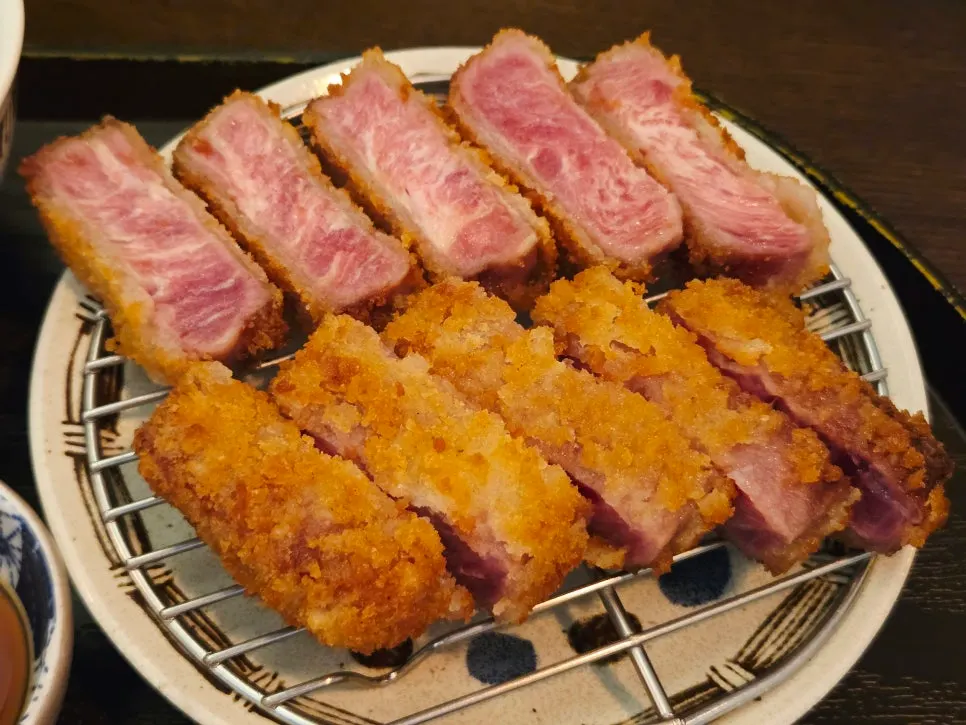 Table set with the ordered dishes