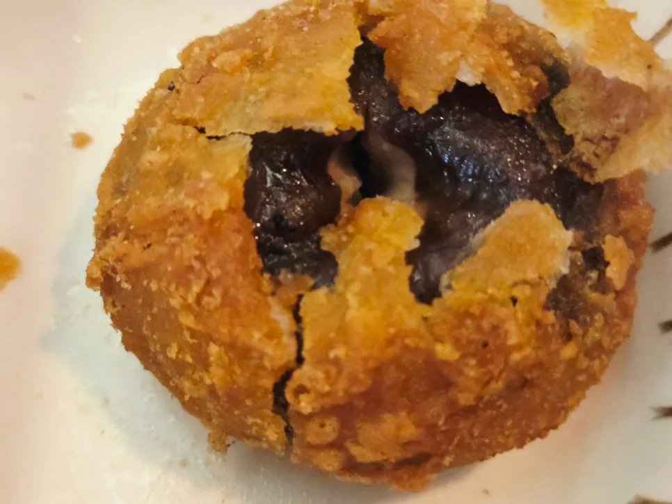 Whole fried mushroom at the center of the steki rice bowl
