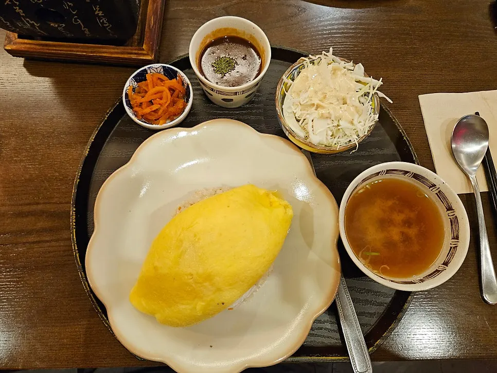 Plate of Gyuen-dang's brie cheese omurice