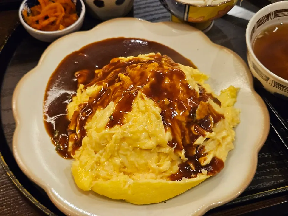 Softly cooked, fluffy omurice egg