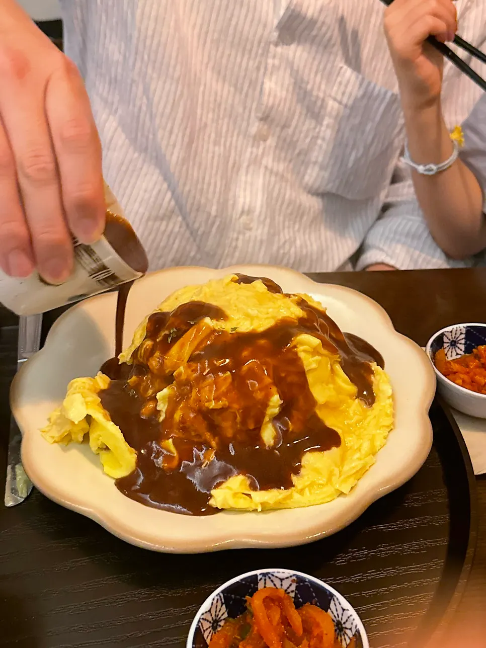 양이 넉넉한 함바그 오므라이스 한 접시