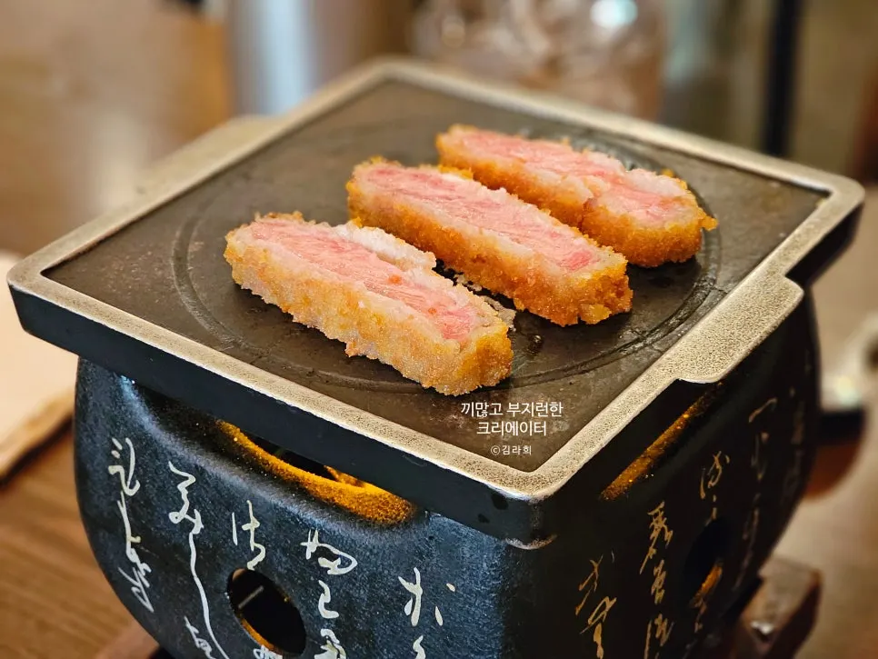 Table with gyukatsu and squid tempura on the grill
