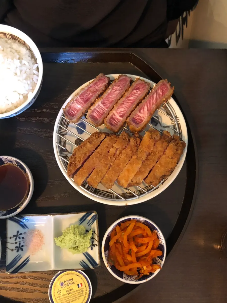 Plate of sirloin gyukatsu with a vivid pink cross-section