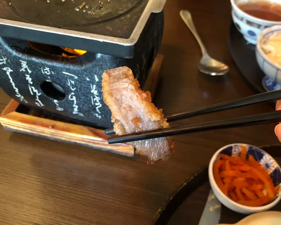 Gyukatsu grilling with butter on the plate