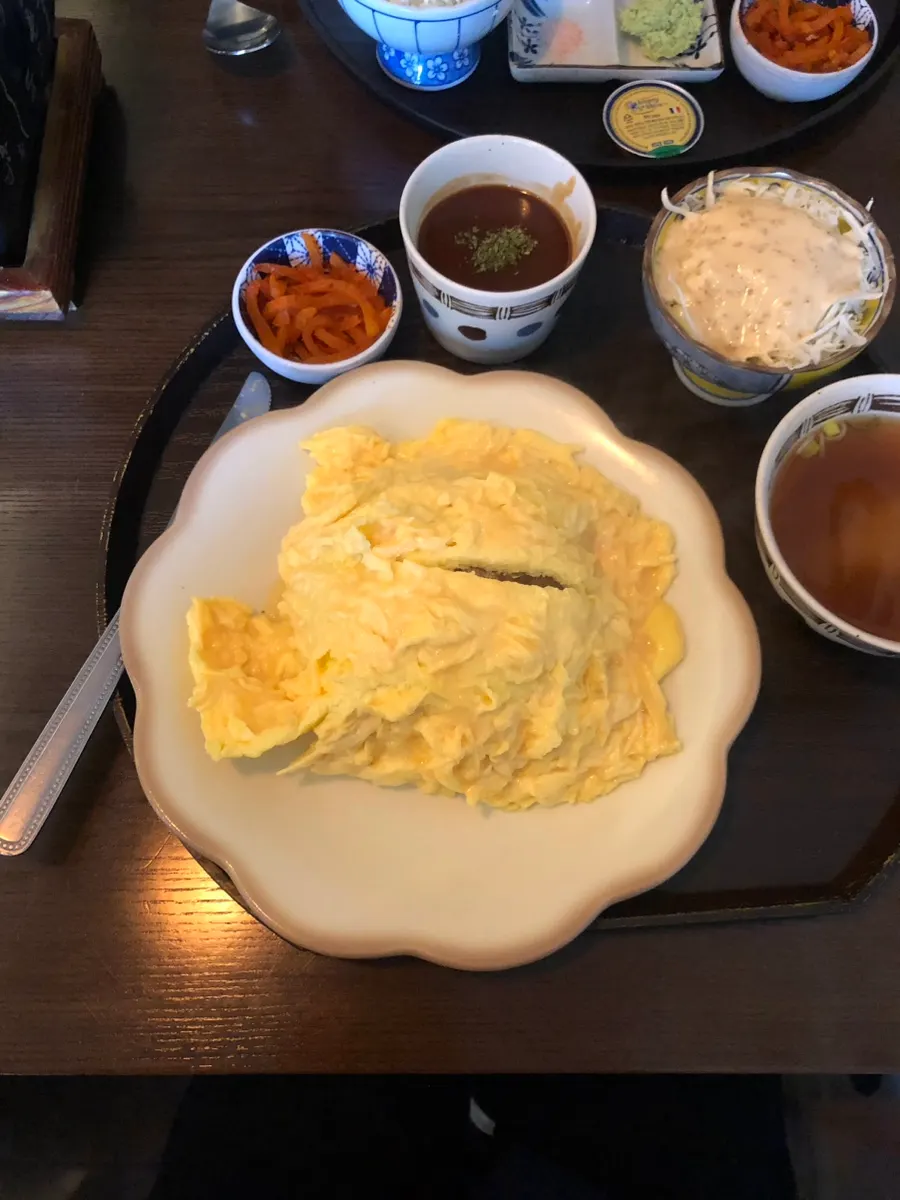 Gyuen-dang omurice topped with hambagu