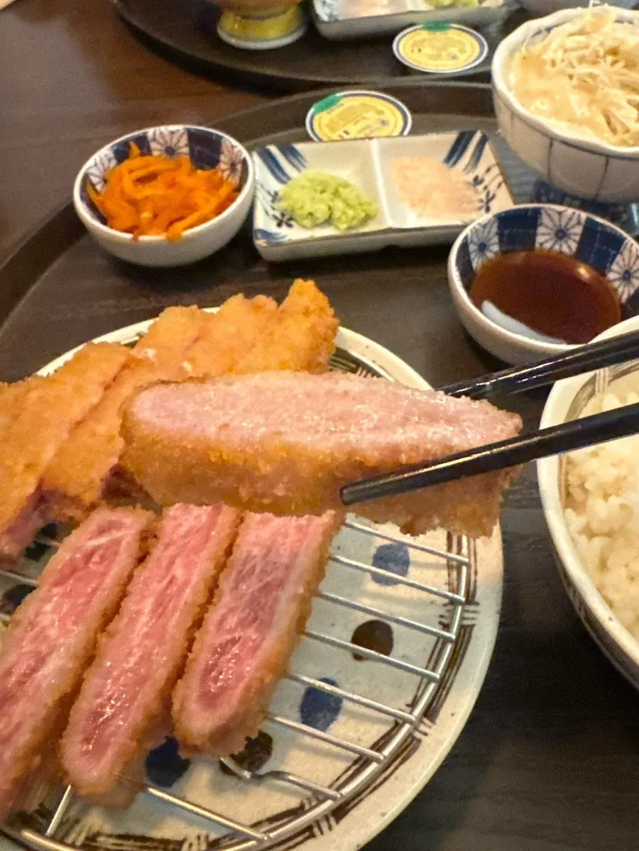 화로에 올린 규카츠 조각
