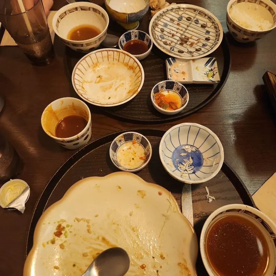깔끔하게 비운 규엔당 그릇