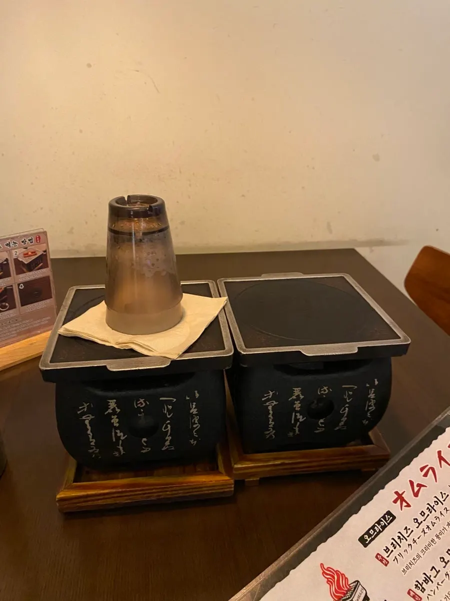 Basic table setting with water, tissues, and hearth