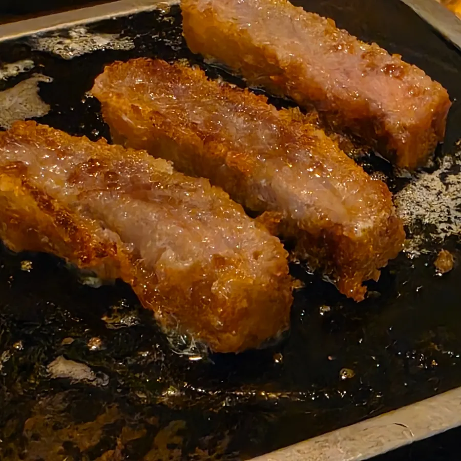 Grilling gyukatsu piece by piece on the stove