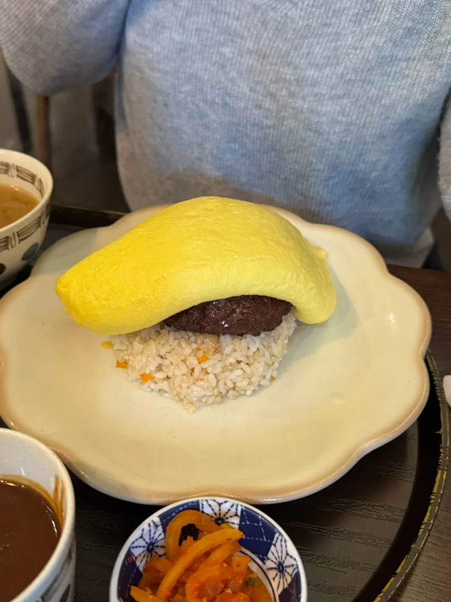 Hamburg omurice topped with sauce