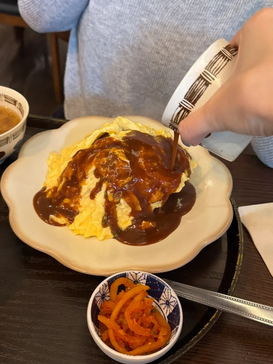 Hamburg omurice generously topped with sauce