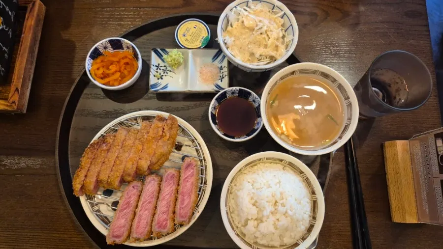 Table with tenderloin, sirloin gyukatsu and udon ordered