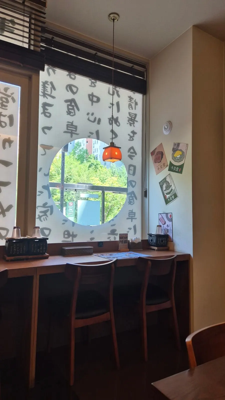 Table setting by the window at Gyuen-dang