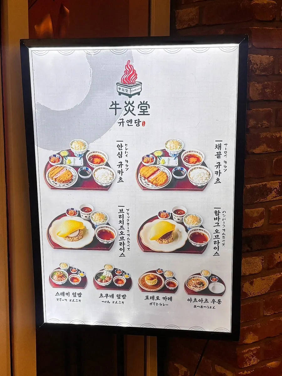 아브뉴프랑 지하 주차장에서 올라오는 에스컬레이터