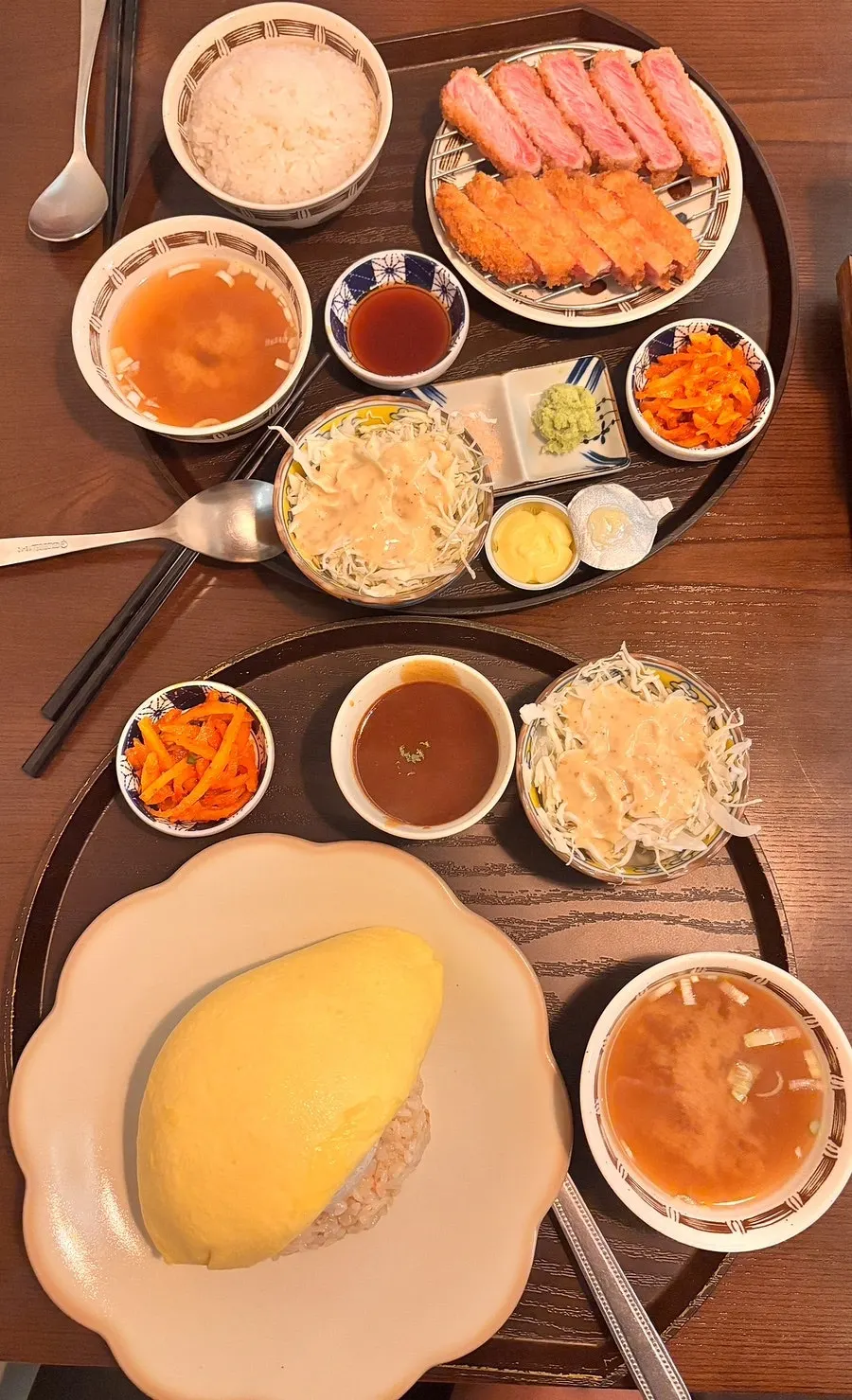 주문 후 금방 차려진 규엔당 테이블