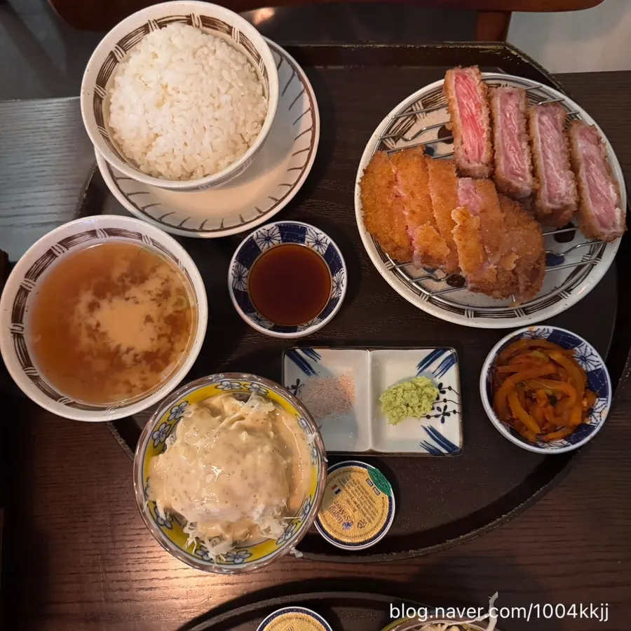 Sirloin gyukatsu (₩19,000) table spread