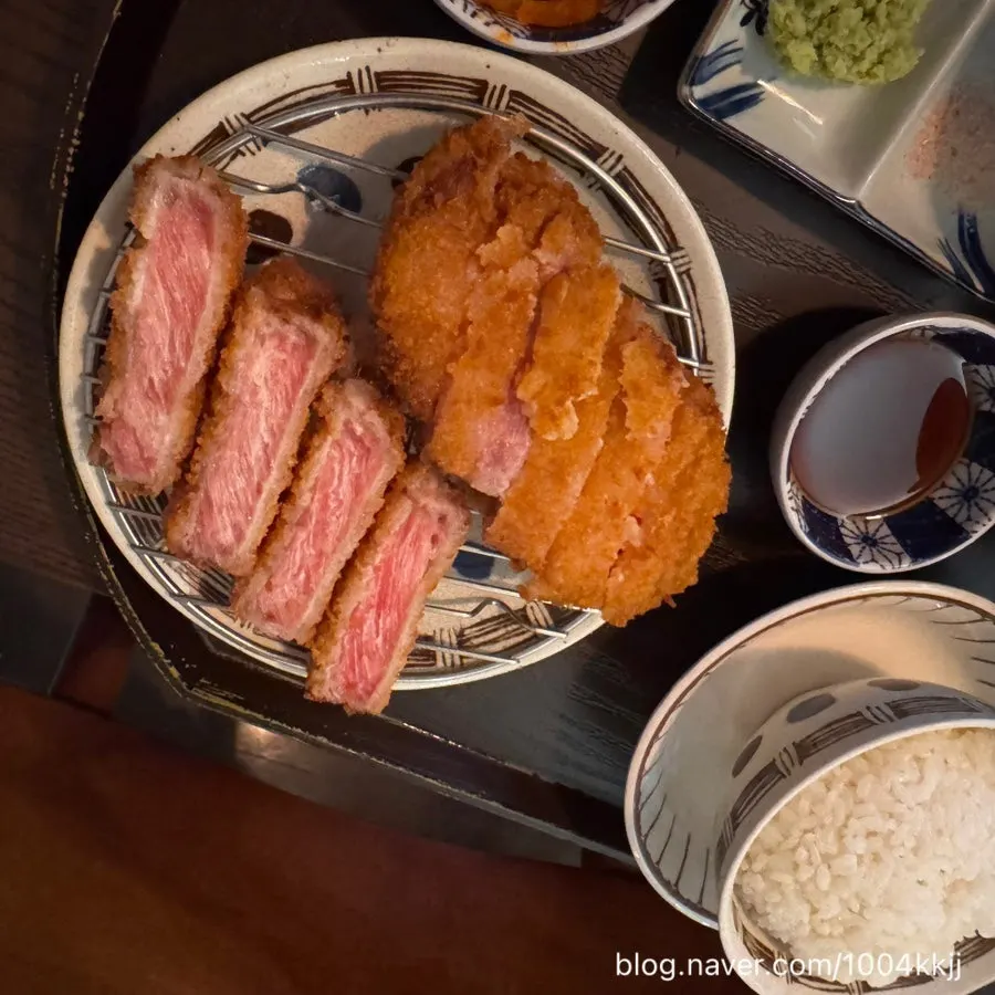 Cross-section of tenderloin gyukatsu grilled on the mini brazier