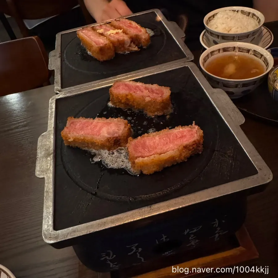 Another photo of the gyukatsu table spread at Gyuen-dang