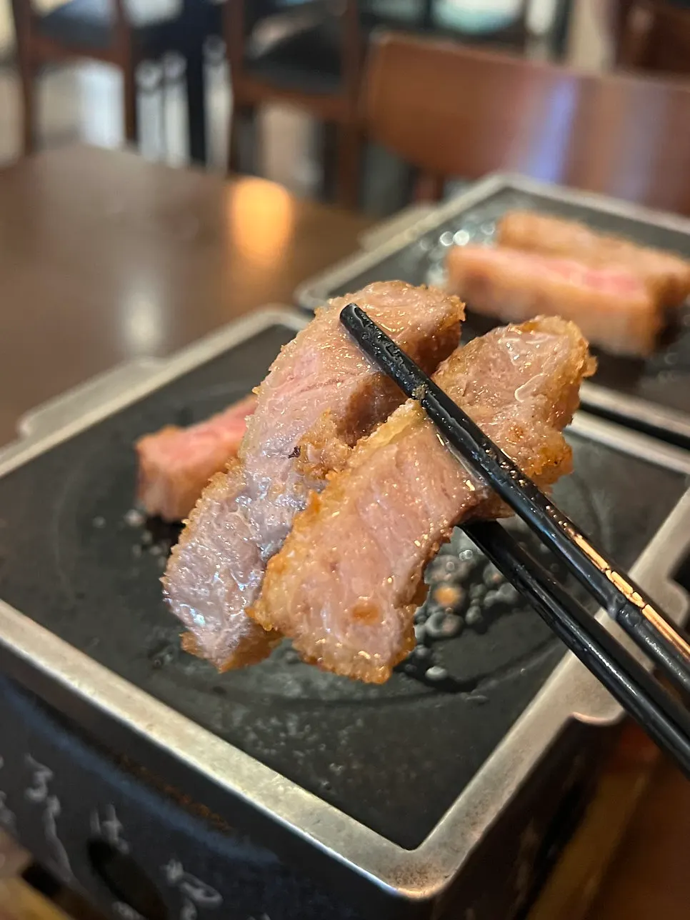 버터 녹인 화로에서 구워지는 채끝 규카츠