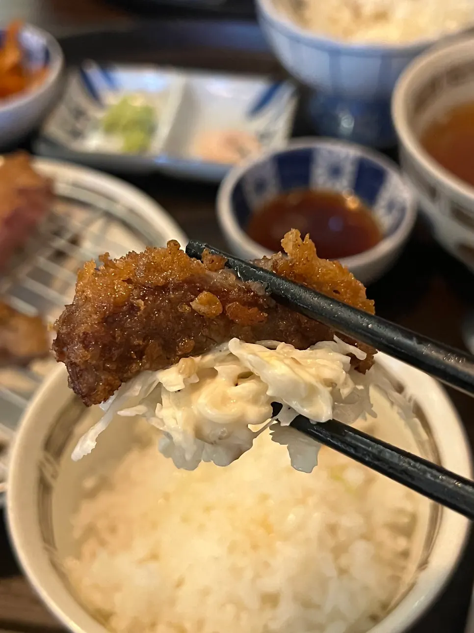 앞뒤로 구운 채끝 규카츠 한 점