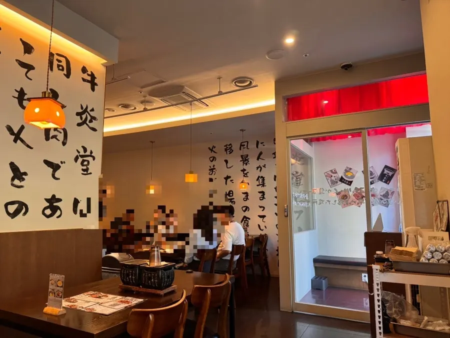 Tables and seating at Gyuen-dang Gwanggyo