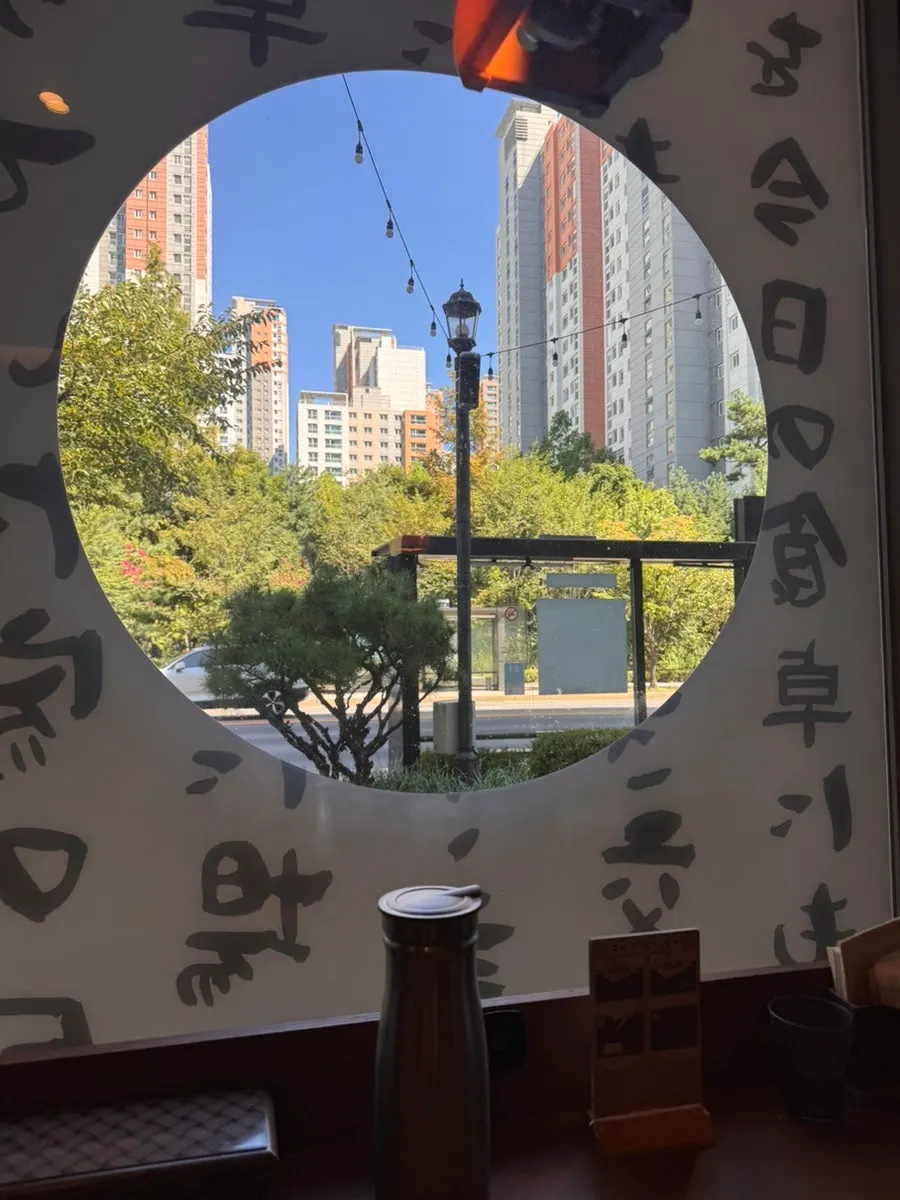 Full view of Gyuen-dang restaurant in the Avenue France basement
