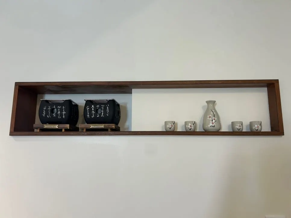 Corner of the restaurant with a fireplace object