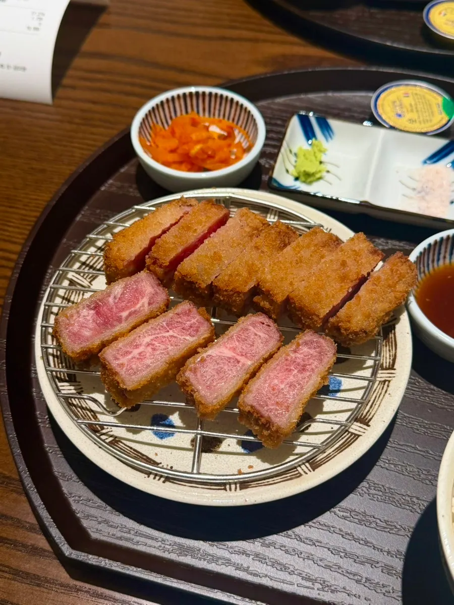 Plate of gyukatsu showing red raw flesh