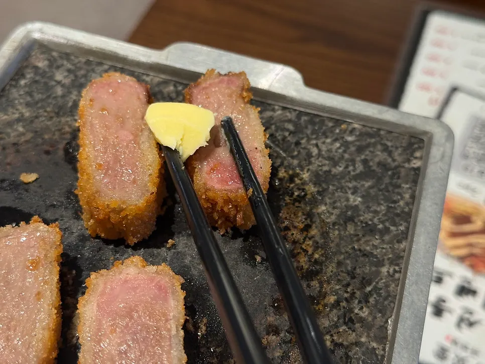 버터를 올려 구운 규카츠