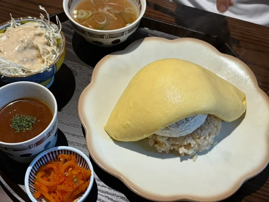 규카츠를 다양한 방식으로 맛본 테이블