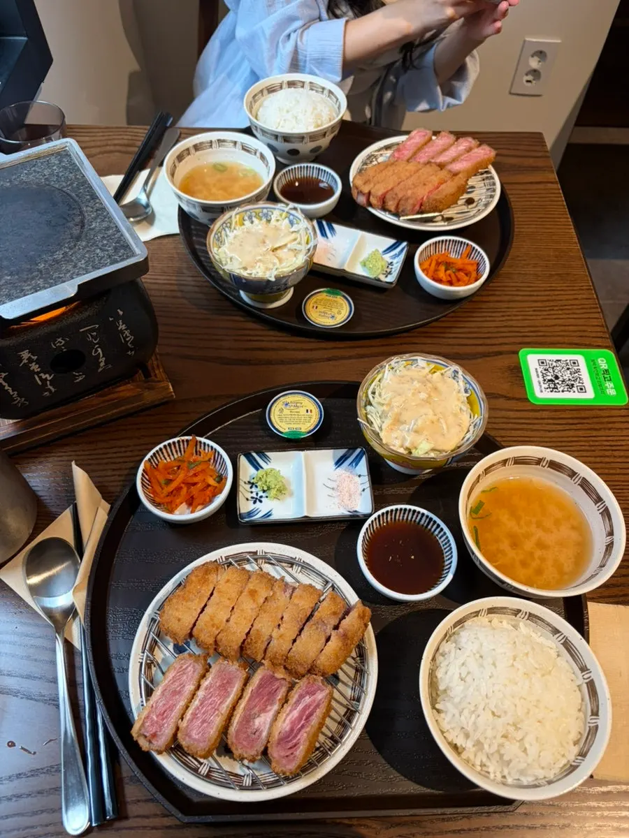 데리야끼 소스가 나온 채끝 규카츠 정식