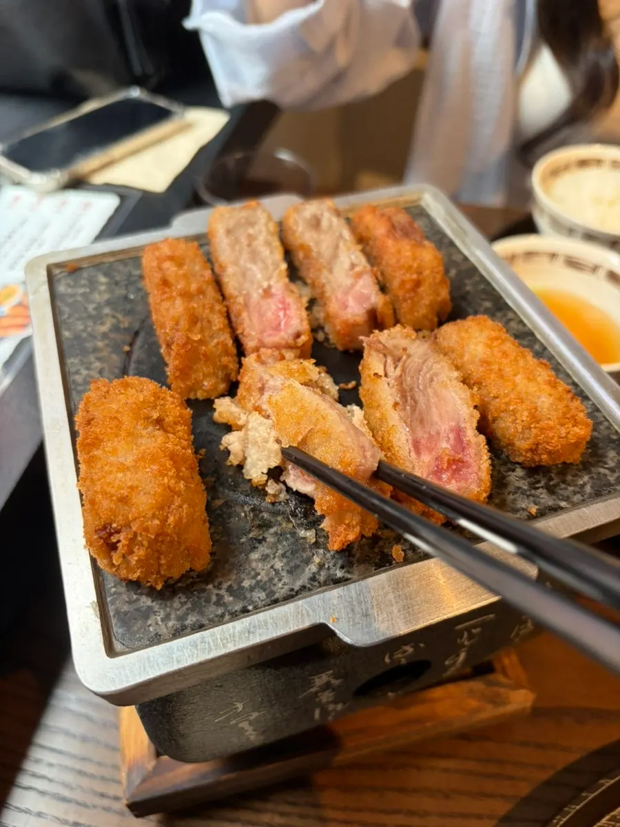 화로에서 뒤집어 구운 규카츠