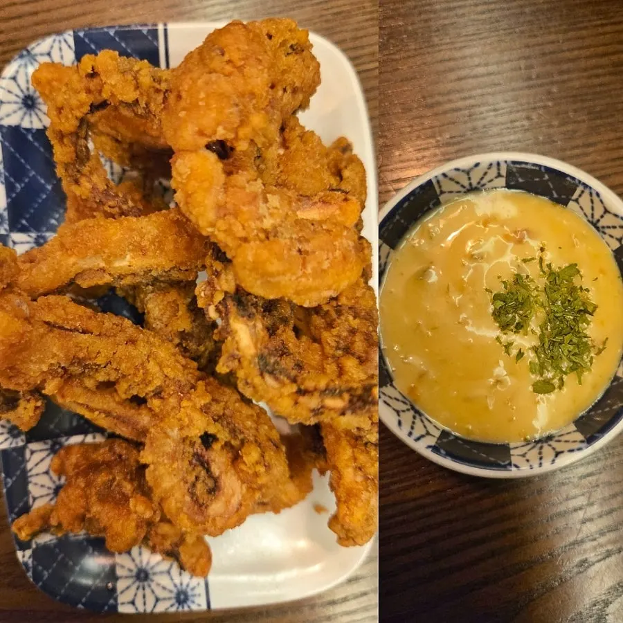 오징어 다리를 튀긴 게소아게 접시