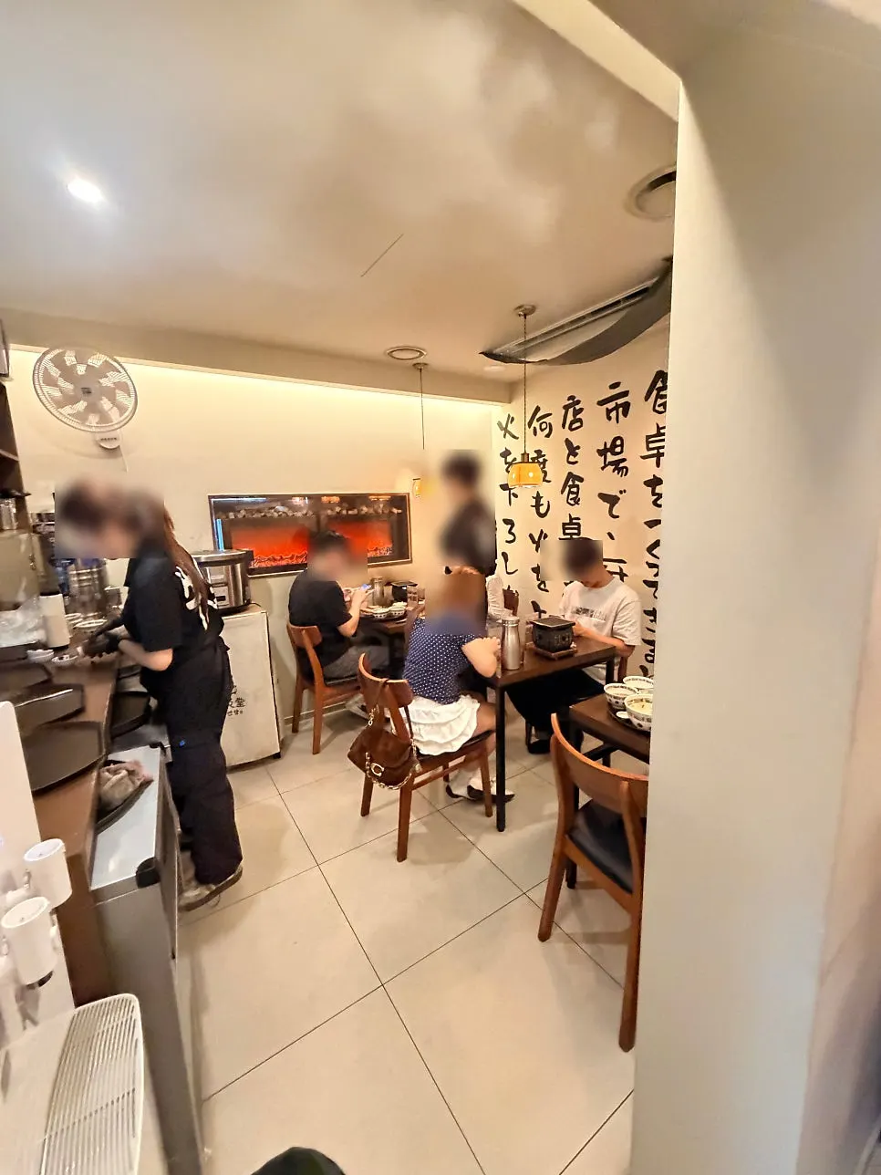 규엔당 성수본점 매장 좌석 전경