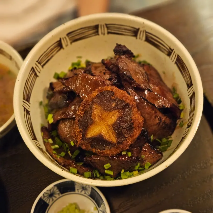 Full gyukatsu set served with sauce