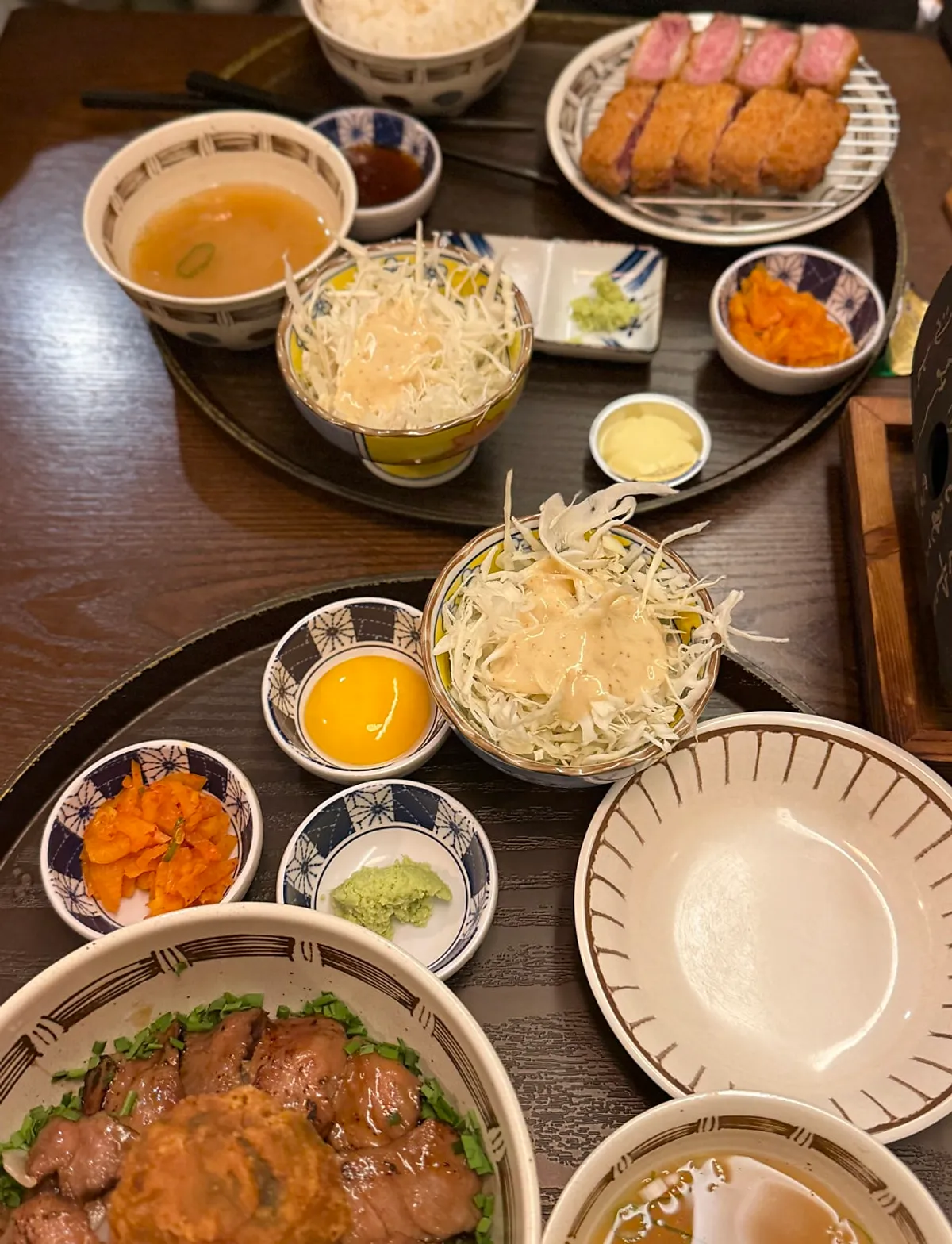 A set of thickly sliced tenderloin gyukatsu served