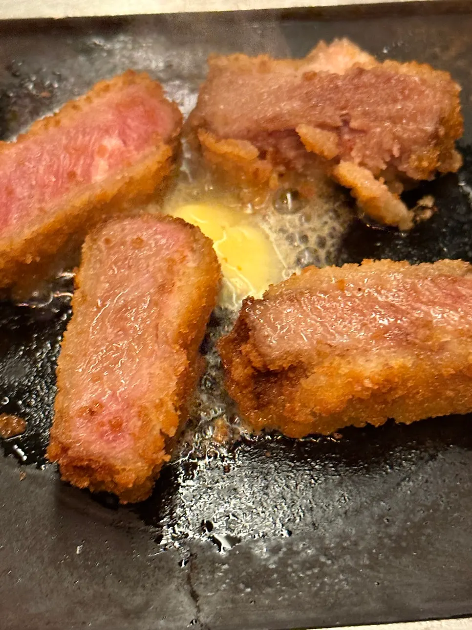 Gyukatsu grilled together with butter on the brazier
