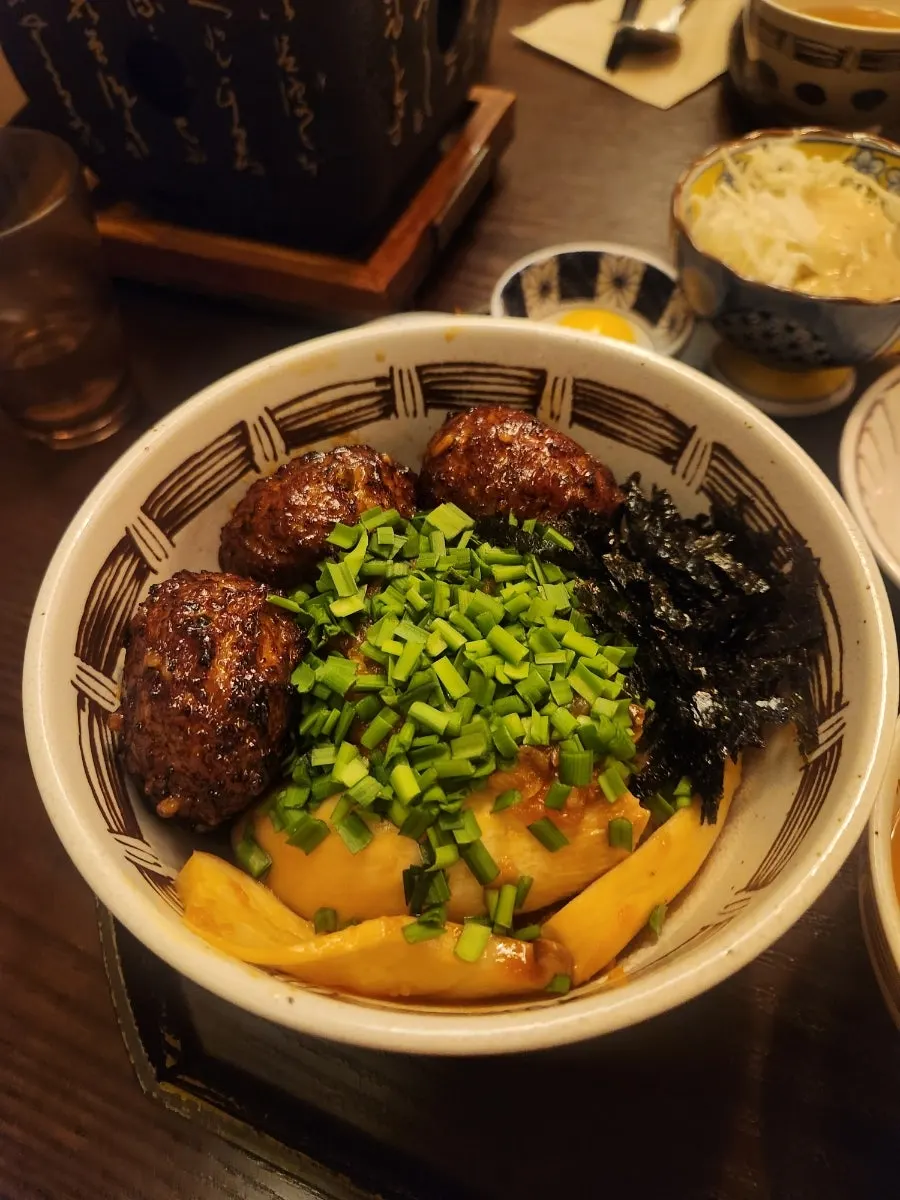 버섯이 올라간 츠쿠네 덮밥