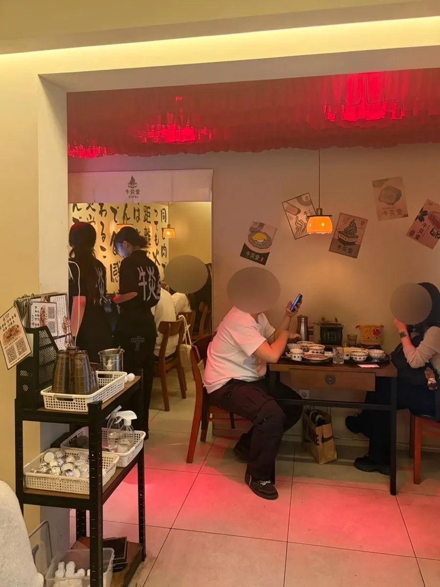 Compact interior of Gyuen Dang Seongsu Main Branch with bar-style seating