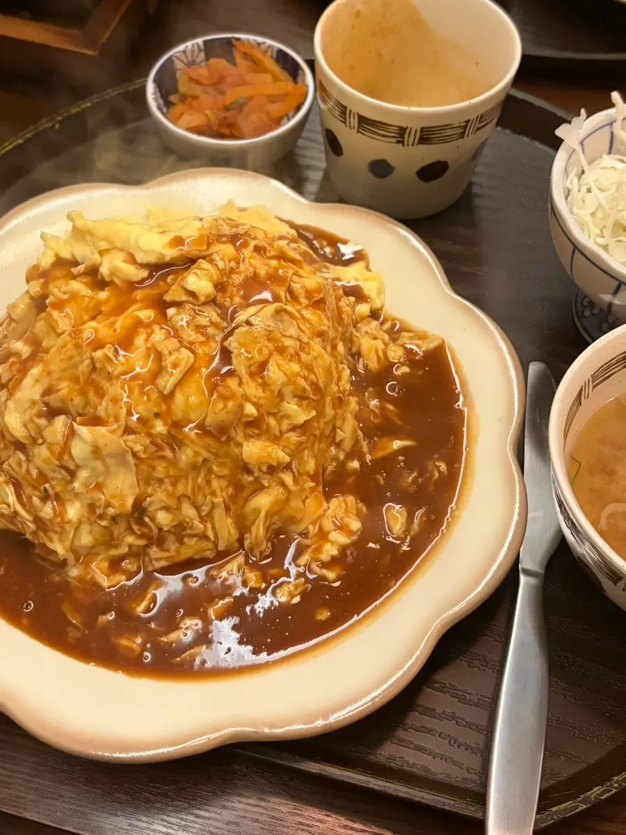 Inside view of the hamburg omelet rice with the egg cut open