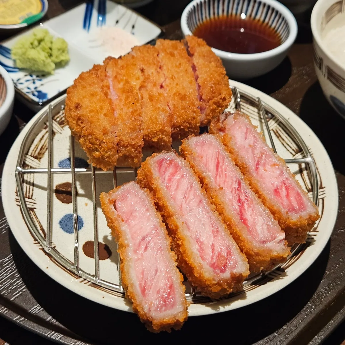 Sirloin gyukatsu single-person set arrangement